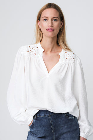 Alen viscose lace blouse | Clound Dancer 2
