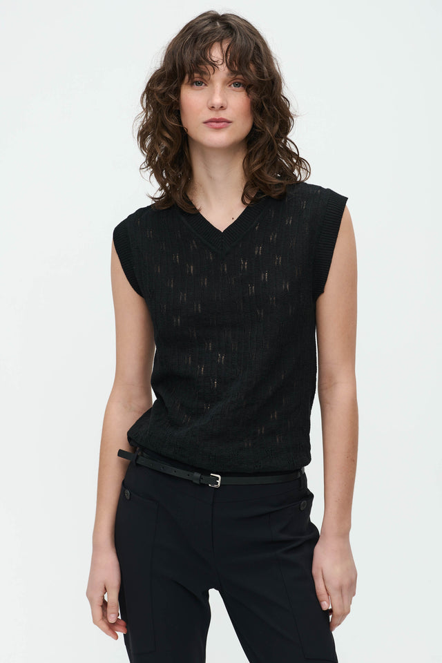 Wexford Holes Vest | Black