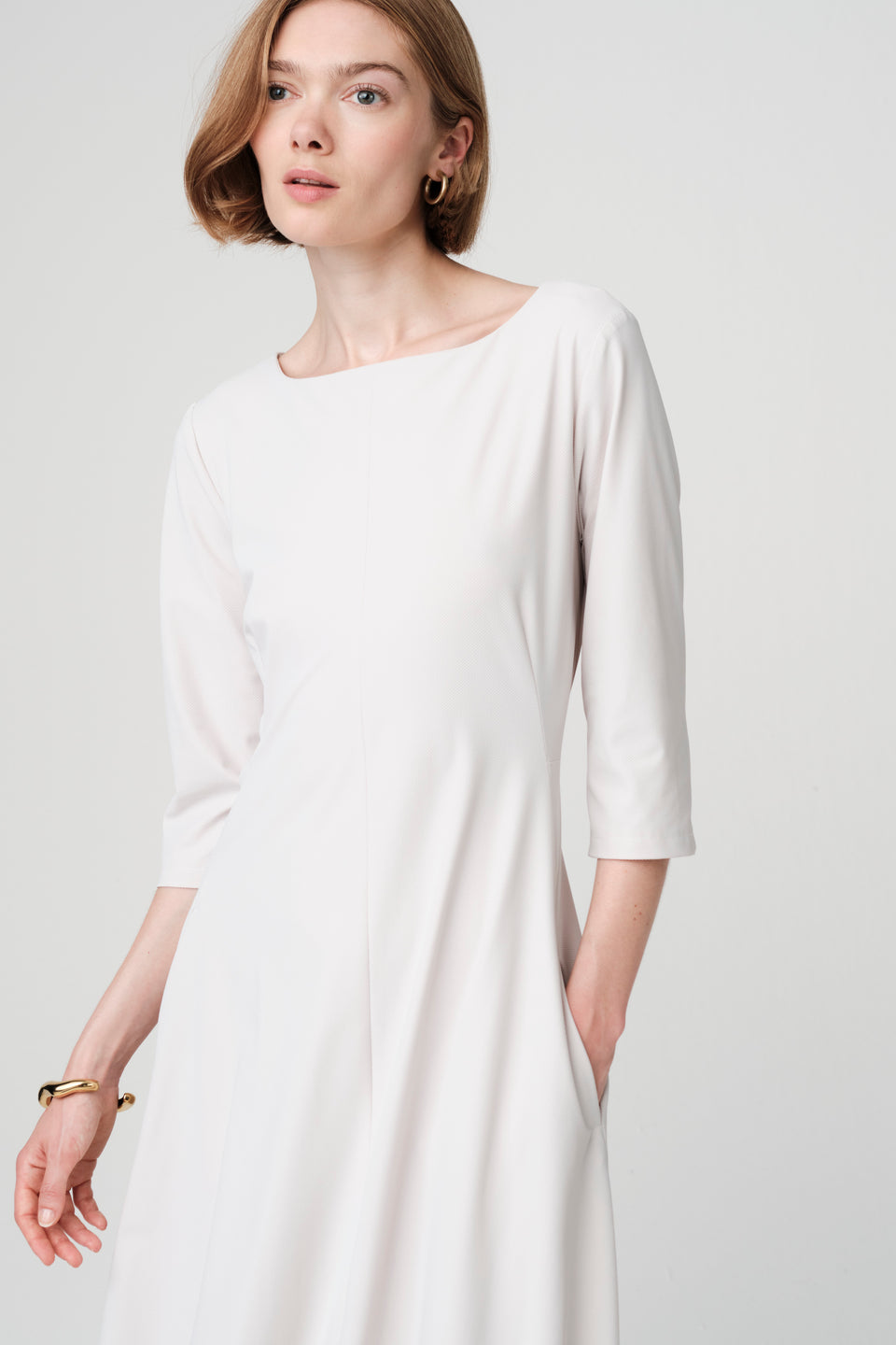 Asola structure tech jersey dress | Sand