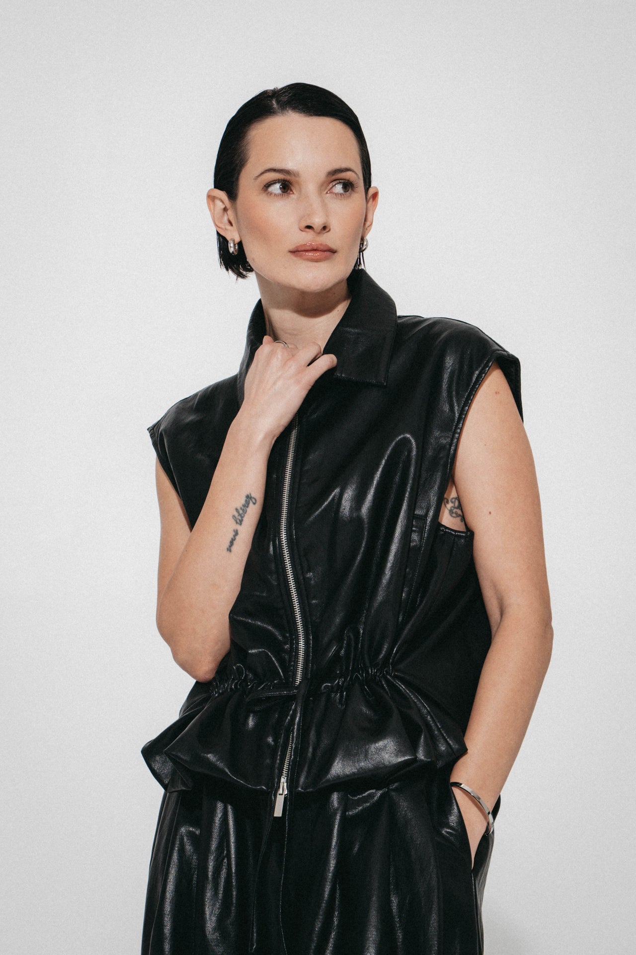 Alora eco leather vest | Black