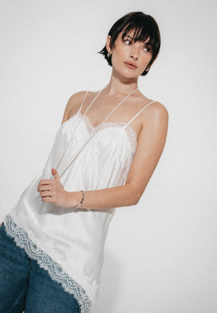 Amina silk top whit lace trim | White