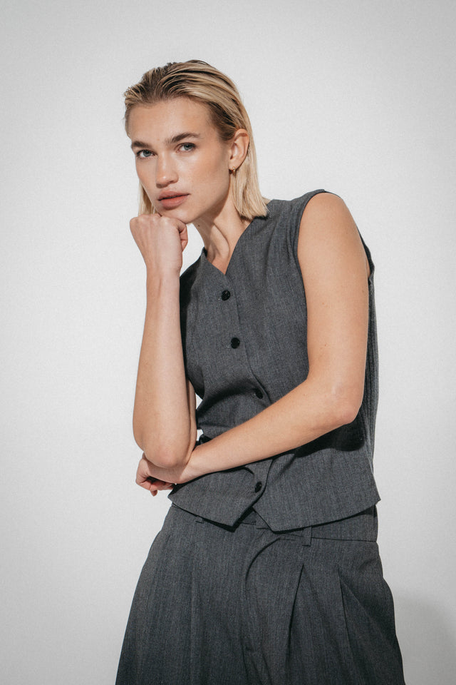 Oda back knitted viscose vest | Grey