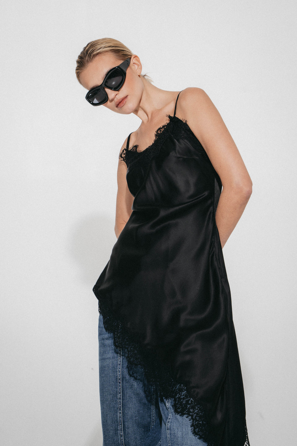 Zenia silk top whit lace trim | Black